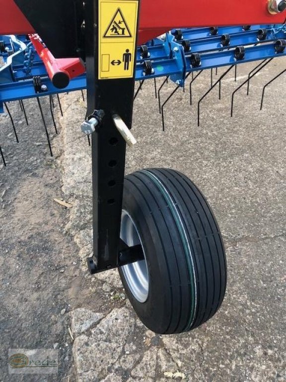 Striegeltechnik & Hacktechnik des Typs Hatzenbichler Originalstriegel 12 m, hydraulische Verstellung, Vorführgerät, Neumaschine in Bad Emstal (Bild 4)