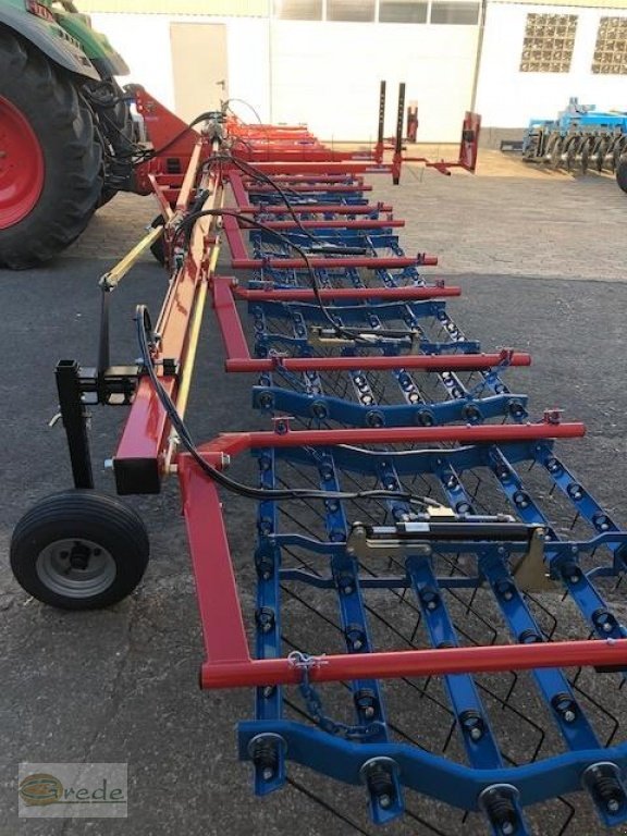 Striegeltechnik & Hacktechnik des Typs Hatzenbichler Originalstriegel 12 m, hydraulische Verstellung, Vorführgerät, Neumaschine in Bad Emstal (Bild 8)