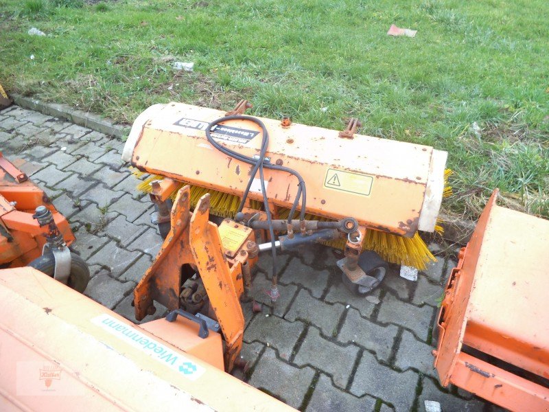 Kehrmaschine des Typs Wiedenmann 2300 1,3m, Gebrauchtmaschine in Remchingen (Bild 1)