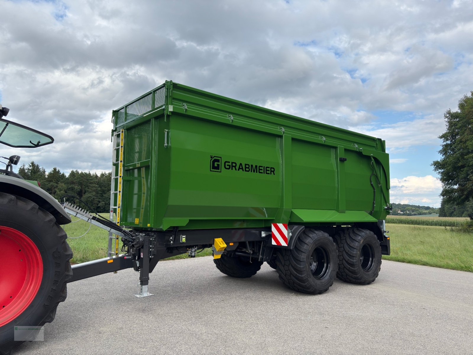 Kipper des Typs Grabmeier Mulden Kipper, Neumaschine in Reisbach (Bild 1)