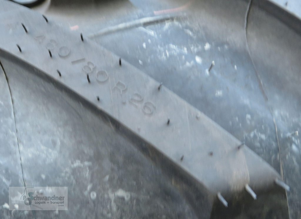 Reifen des Typs Michelin 480/80 R26, Neumaschine in Pfreimd (Bild 2)