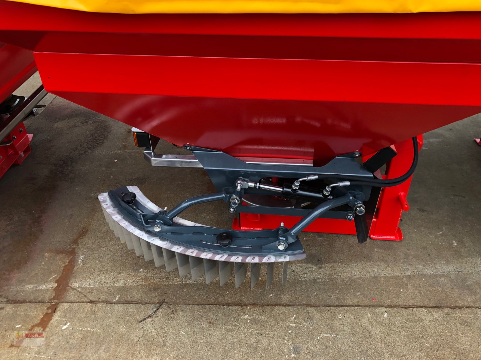 Düngerstreuer des Typs Akpil Siew XL 600 / 800 / 1000 / 1200L, Neumaschine in Neumarkt (Bild 3)