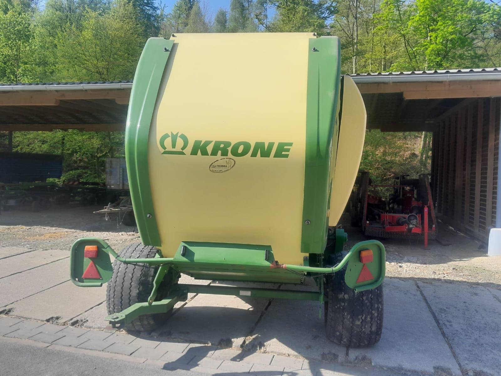 Rundballenpresse des Typs Krone Comprima V 150 XC, Gebrauchtmaschine in Ostrava - Polanka (Bild 4)