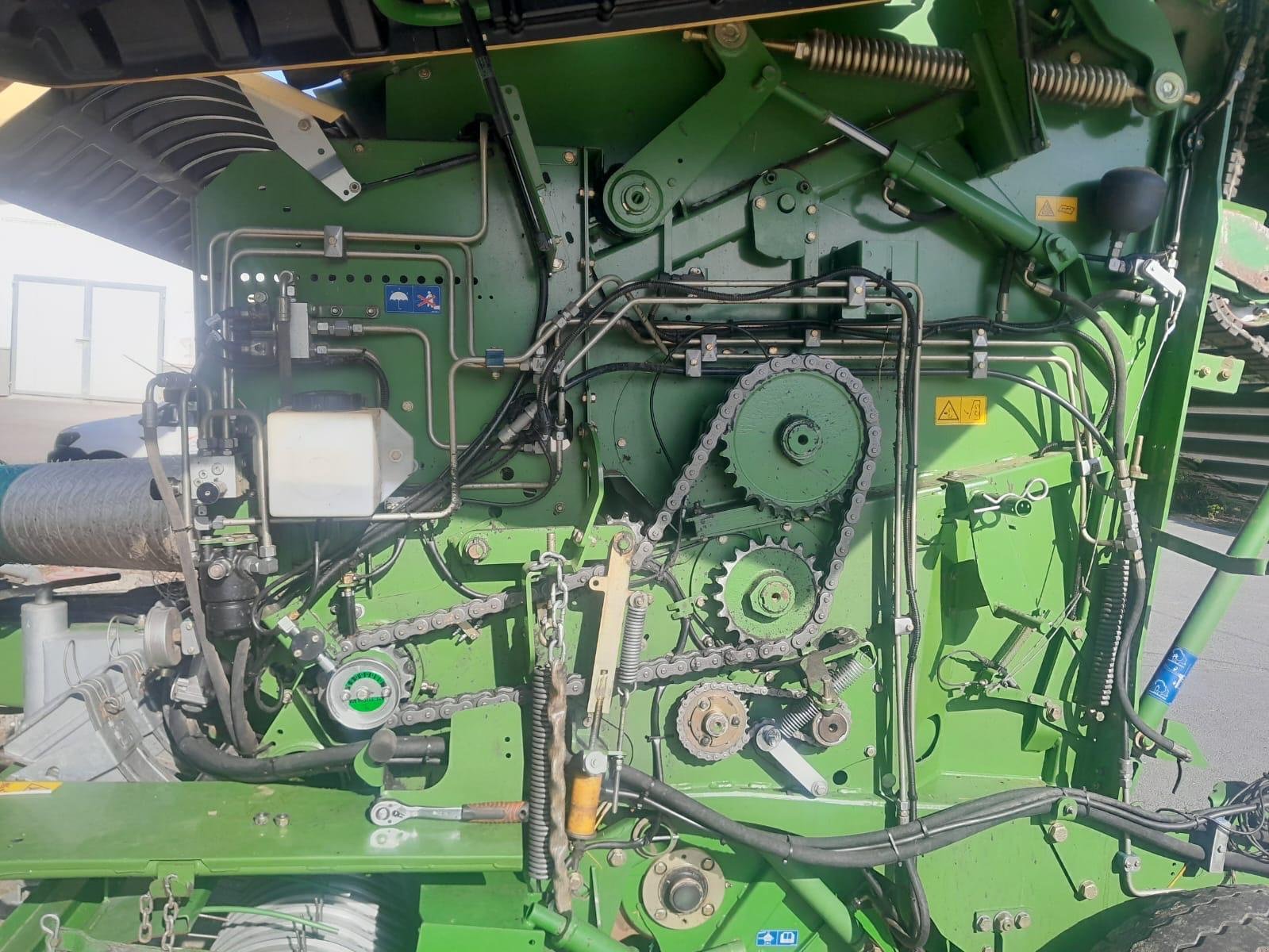 Rundballenpresse des Typs Krone Comprima V 150 XC, Gebrauchtmaschine in Ostrava - Polanka (Bild 6)