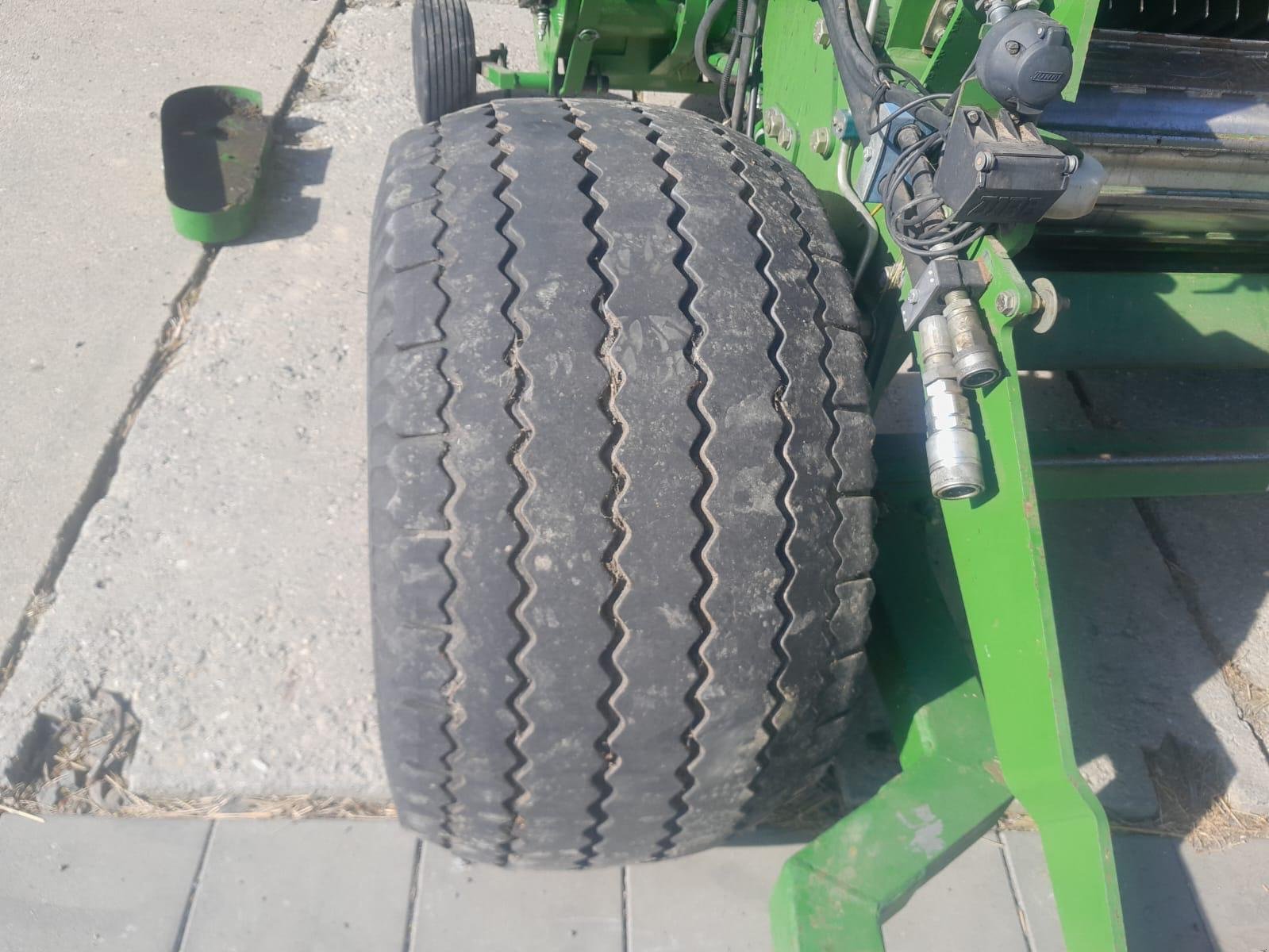 Rundballenpresse des Typs Krone Comprima V 150 XC, Gebrauchtmaschine in Ostrava - Polanka (Bild 7)