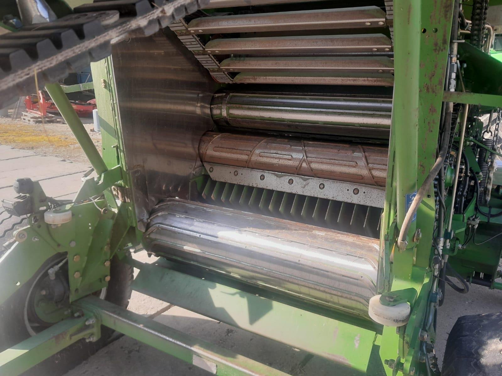 Rundballenpresse des Typs Krone Comprima V 150 XC, Gebrauchtmaschine in Ostrava - Polanka (Bild 8)