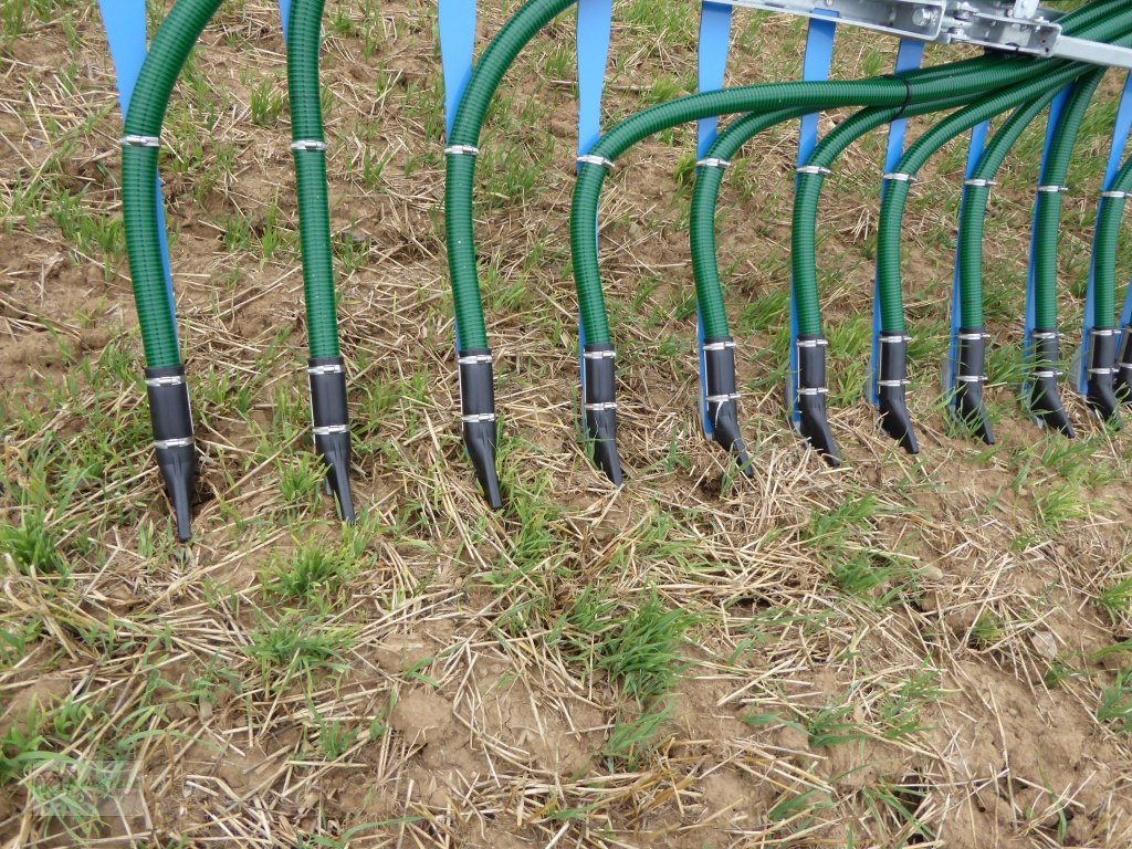 Gülleverteiltechnik des Typs Bomech Speedy 15, Neumaschine in Biebelried (Bild 3)