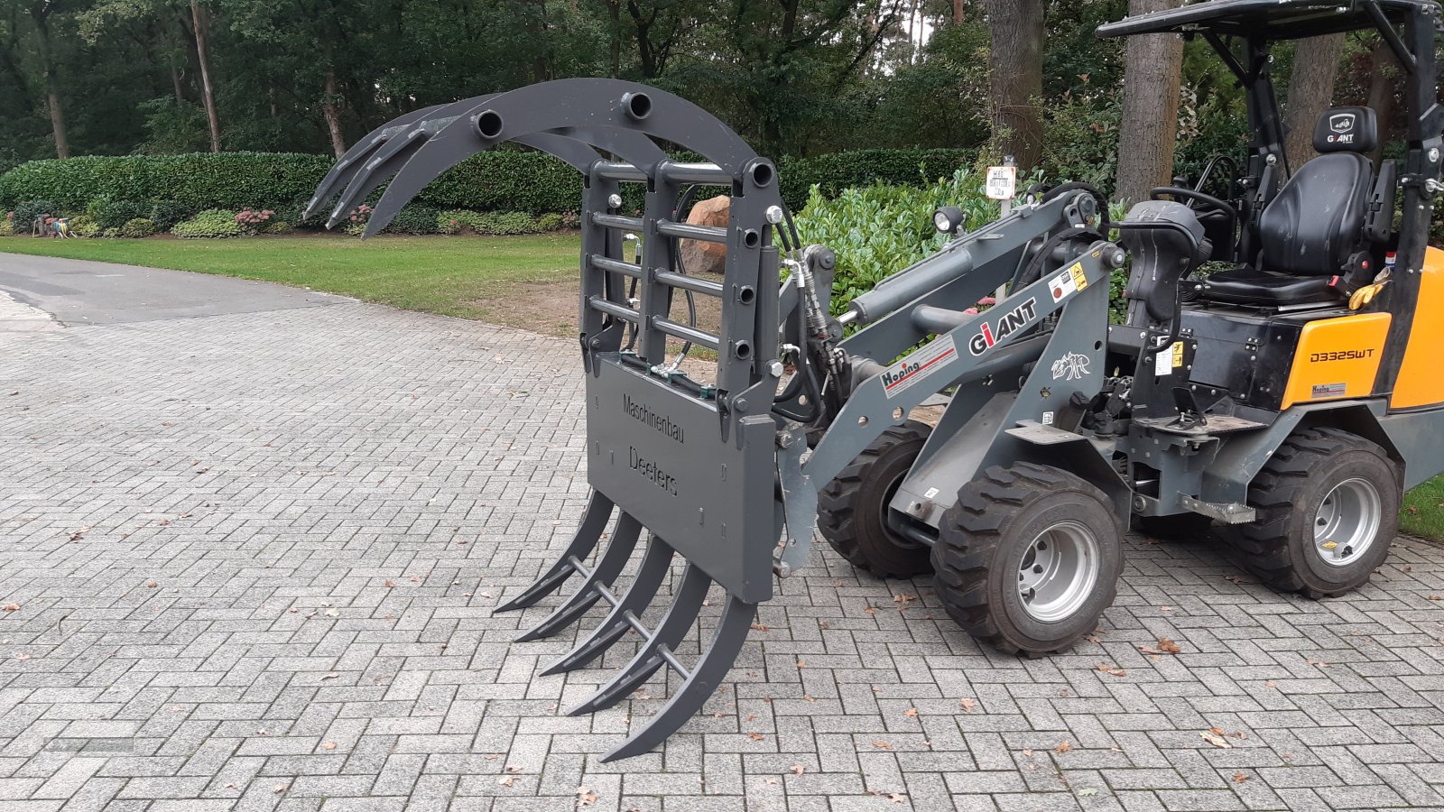 Sonstiges des Typs Sonstige Reisigzange Reisiggabel Räumfix Greifer Reisigrechen Räumer Hoflader, Neumaschine in Beesten (Bild 3)