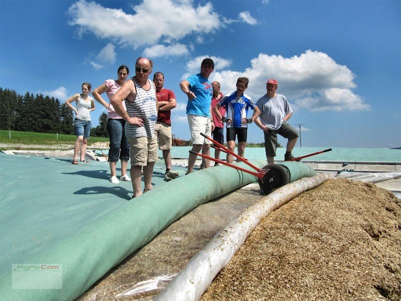 Silo des Typs Agrocom RollMatic SiloVlies 500g/m², Neumaschine in Bad Wurzach (Bild 1)