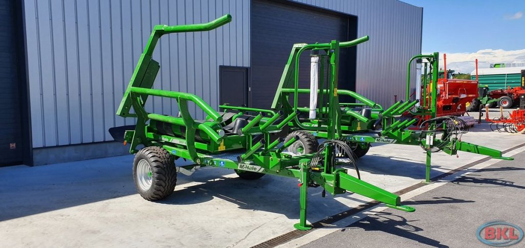 Ballenwickler des Typs McHale 991BC Ballenwickler, Neumaschine in Rovisce (Bild 1)