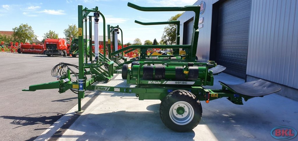 Ballenwickler des Typs McHale 991BC Ballenwickler, Neumaschine in Rovisce (Bild 8)