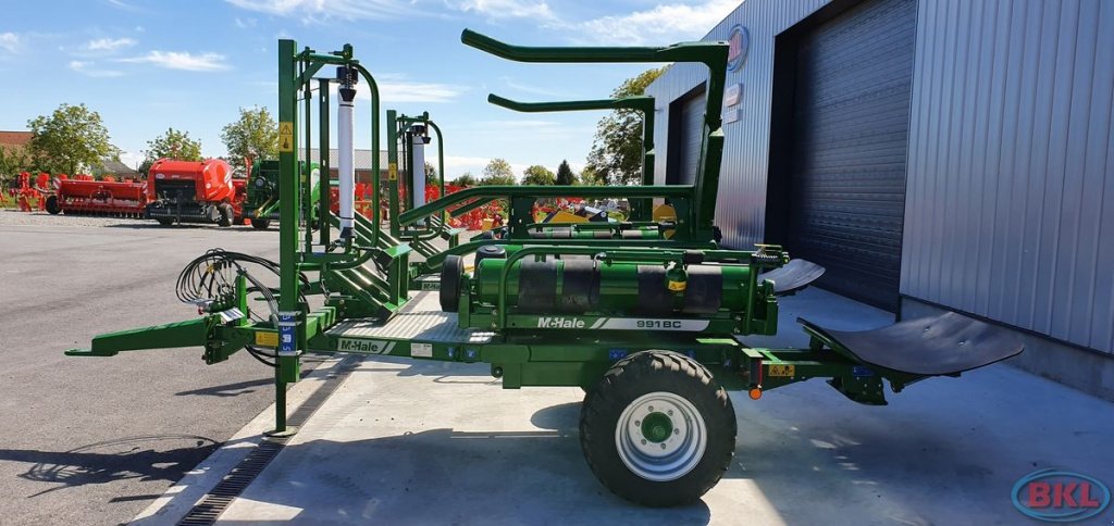 Ballenwickler des Typs McHale 991BC Ballenwickler, Neumaschine in Rovisce (Bild 4)