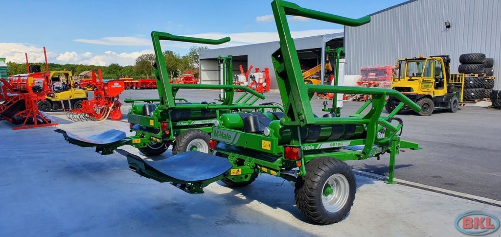 Ballenwickler des Typs McHale 991BC Ballenwickler, Neumaschine in Rovisce (Bild 5)