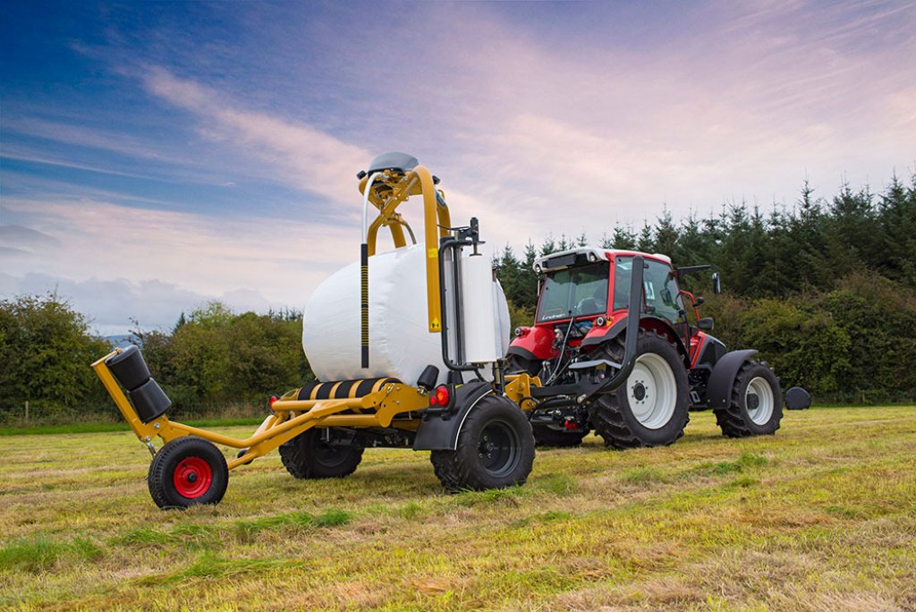 Ballenwickler des Typs Tanco 1400 V - Wickeln in Höchstgeschwindigkeit, Neumaschine in Wiesbaden (Bild 1)