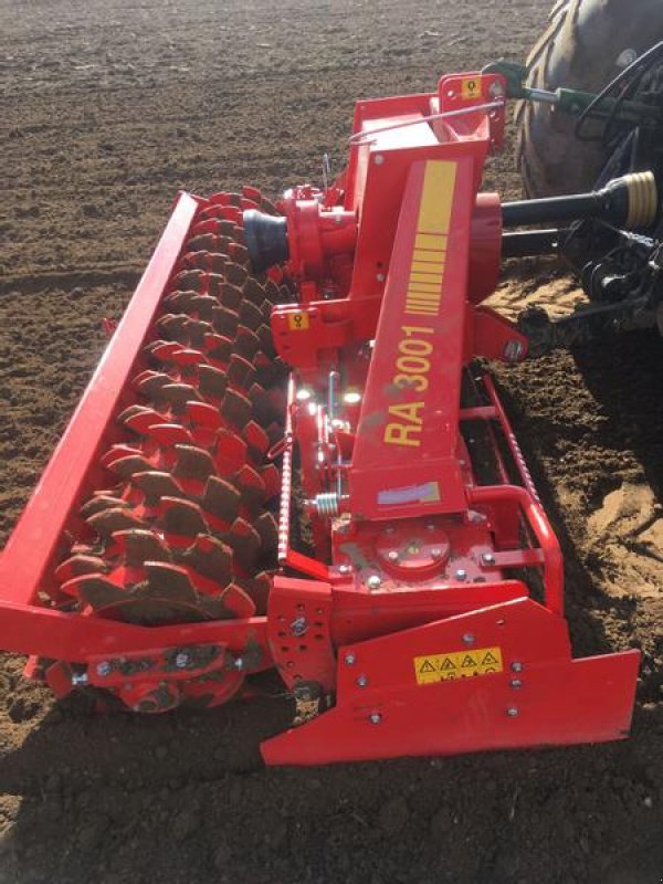 Kreiselegge des Typs Minos Agri Kreiselegge T-DRAM 3001 mit Packerwalze, Neumaschine in Münstermaifeld (Bild 4)