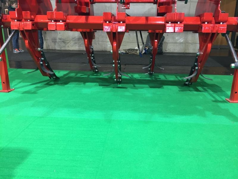 Tiefenlockerer des Typs Minos Agri Untergrundlockerer mit Drehrechen GB 5, Neumaschine in Münstermaifeld (Bild 16)