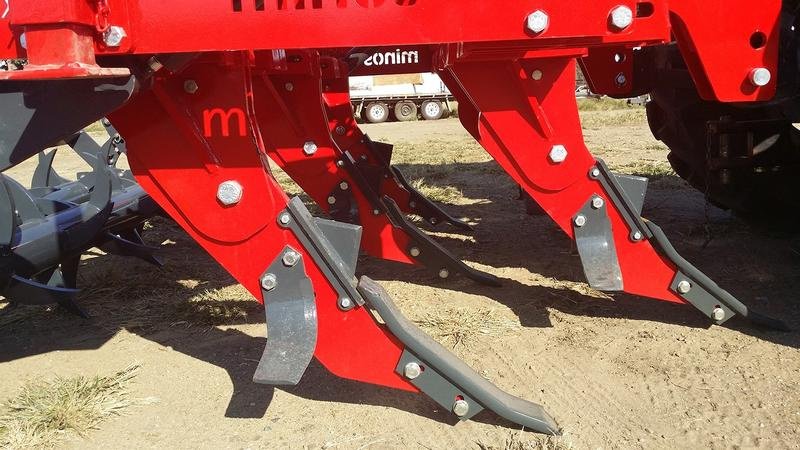 Tiefenlockerer des Typs Minos Agri Untergrundlockerer mit Drehrechen GB 5, Neumaschine in Münstermaifeld (Bild 12)