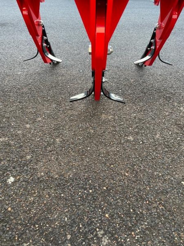 Tiefenlockerer des Typs Minos Agri Untergrundlockerer mit Drehrechen GB 5, Neumaschine in Münstermaifeld (Bild 8)