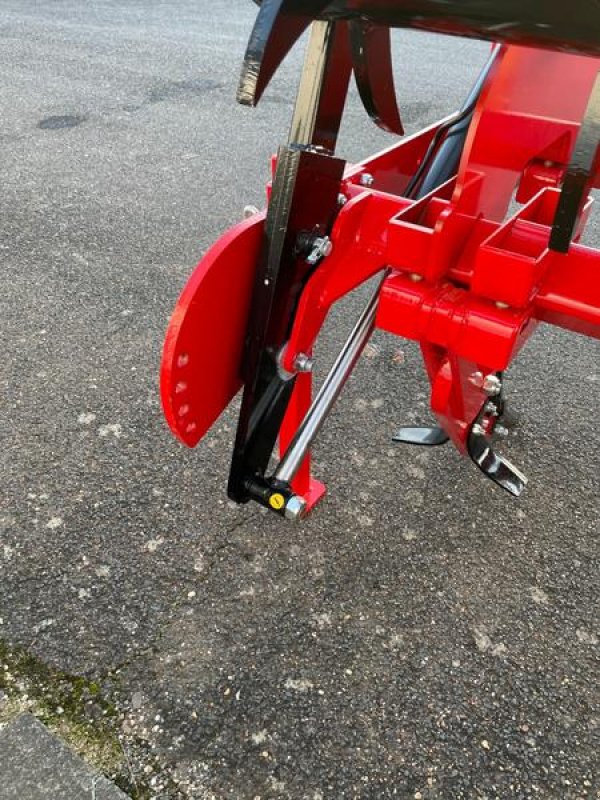 Tiefenlockerer des Typs Minos Agri Untergrundlockerer mit Drehrechen GB 5, Neumaschine in Münstermaifeld (Bild 5)