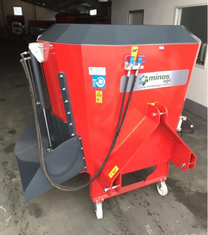 Futtermischwagen des Typs Minos Agri Futtermischwagen T-DYKM 1,5, Neumaschine in Münstermaifeld (Bild 1)