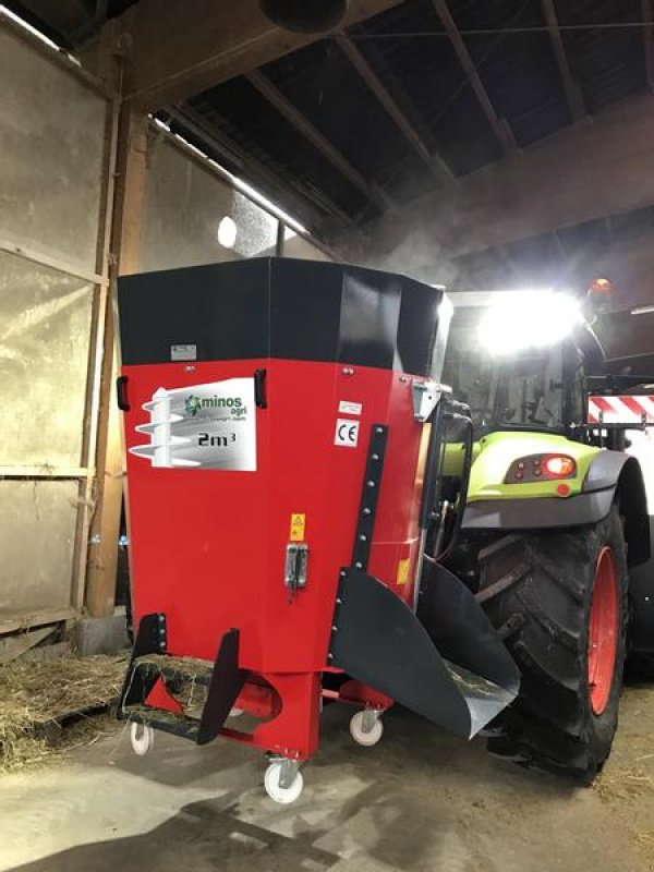 Futtermischwagen des Typs Minos Agri Futtermischwagen T-DYKM 2,0, Neumaschine in Münstermaifeld (Bild 1)