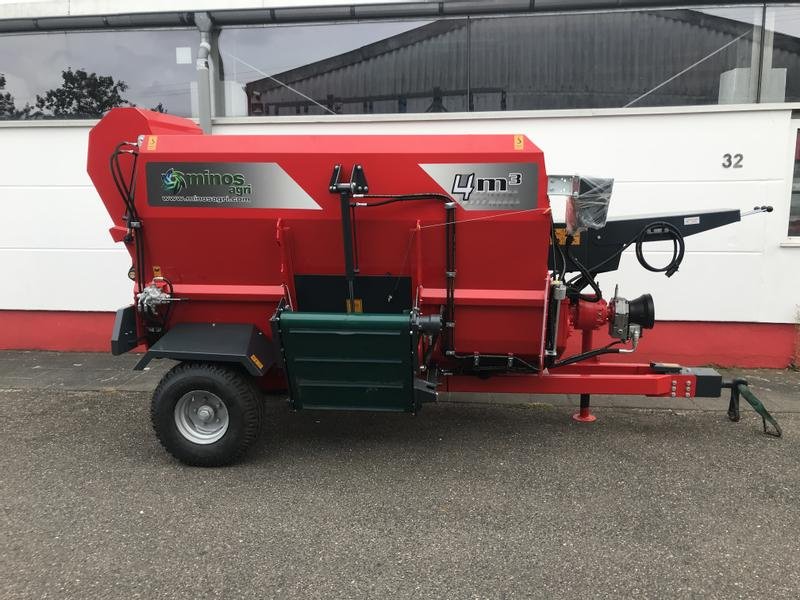 Futtermischwagen des Typs Minos Agri Futtermischwagen T-YYKM 4K, Neumaschine in Münstermaifeld (Bild 1)