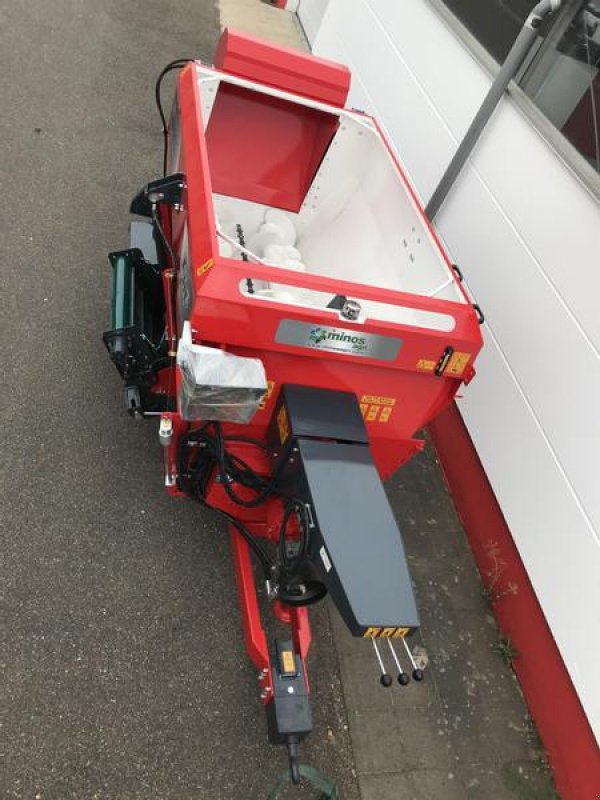 Futtermischwagen des Typs Minos Agri Futtermischwagen T-YYKM 4K, Neumaschine in Münstermaifeld (Bild 7)