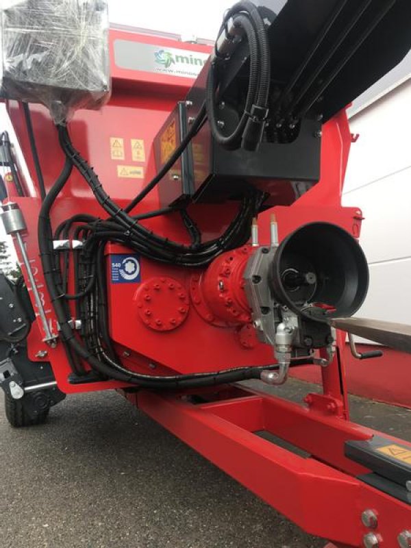 Futtermischwagen des Typs Minos Agri Futtermischwagen T-YYKM 4K, Neumaschine in Münstermaifeld (Bild 8)