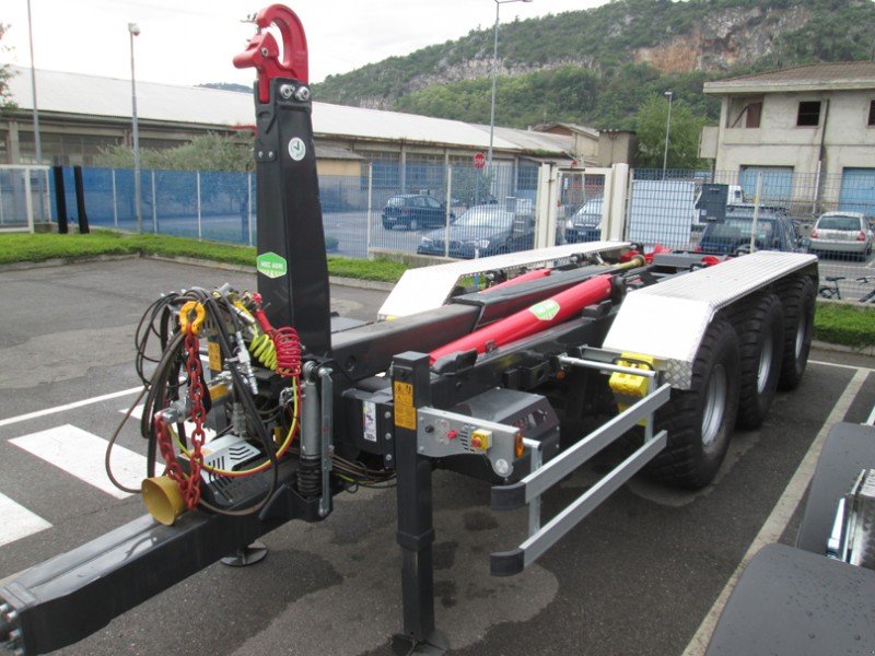 Abrollcontainer des Typs MEC-AGRI Roagna, Neumaschine in Mondovi (Bild 1)