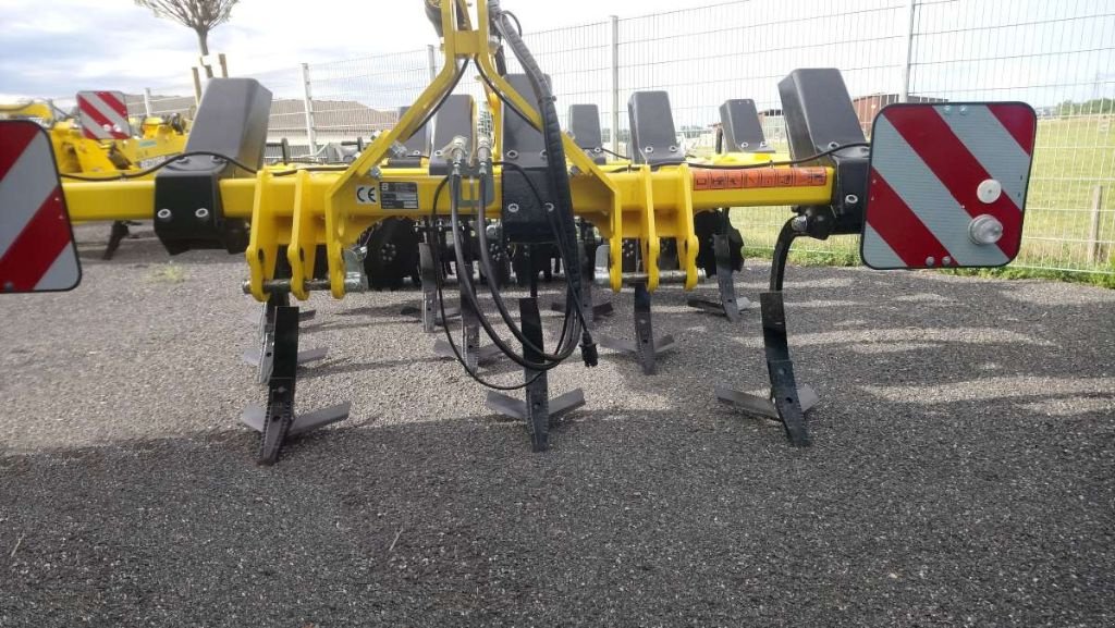 Grubber des Typs Bednar Déchaumeur à dents FENIX 3000, Gebrauchtmaschine in Aesch (Bild 5)