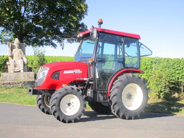 Kommunaltraktor des Typs Branson F 50 Cn, Neumaschine in Sommerach (Bild 1)