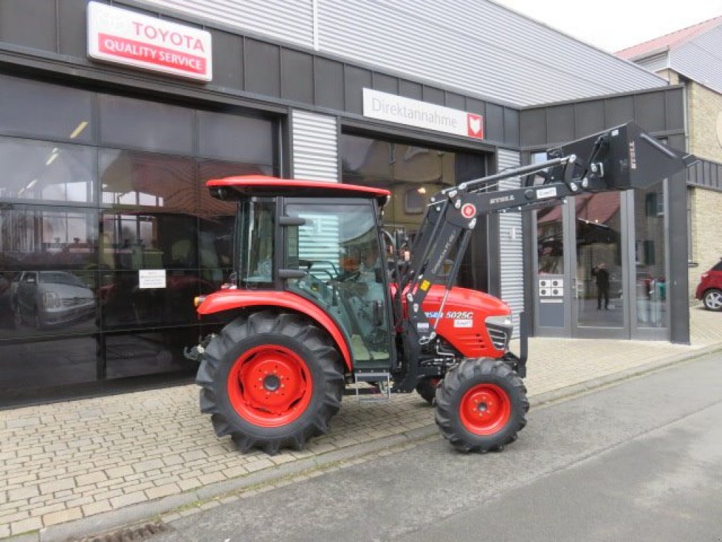 Traktor des Typs Branson 5025 C  Klima Frontalder Stoll, Neumaschine in Sommerach (Bild 3)