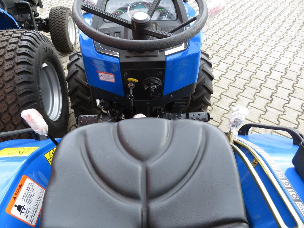 Kommunaltraktor des Typs Solis 20, Neumaschine in Sommerach (Bild 12)