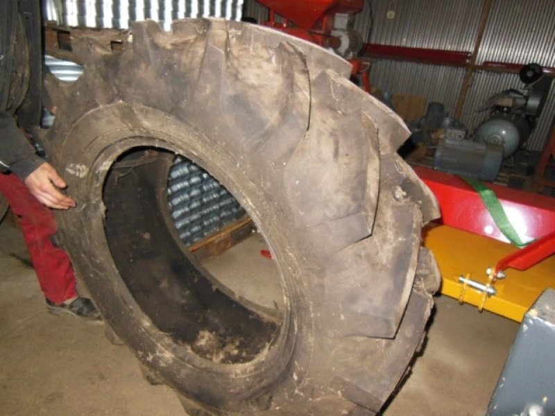 Reifen des Typs Taurus 360/70 R24, Gebrauchtmaschine in Egtved (Bild 2)