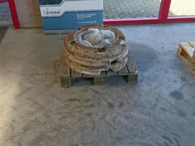 Frontgewicht des Typs Valtra HJULVÆGTE 34" .. 42", Gebrauchtmaschine in Spøttrup (Bild 1)