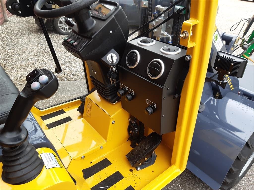 Kompaktlader des Typs Eurotrac W11 med lang arm, førerhus, skovl og gafler, Gebrauchtmaschine in Rødekro (Bild 9)