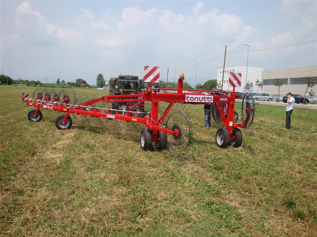 Schwader des Typs Tonutti V24  PRO version, Gebrauchtmaschine in Randers Sv (Bild 2)