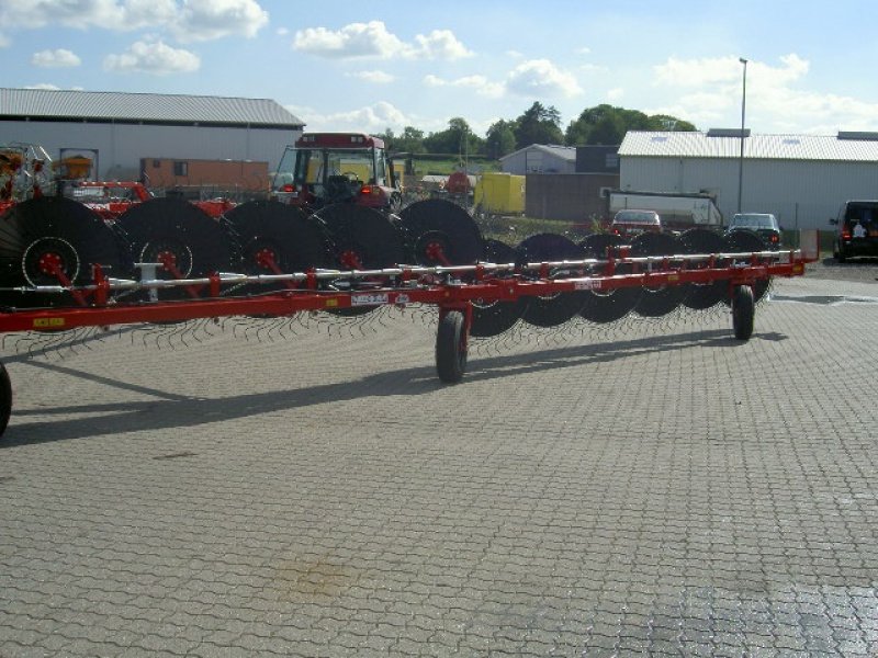 Schwader des Typs Tonutti V24  PRO version, Gebrauchtmaschine in Randers Sv (Bild 3)