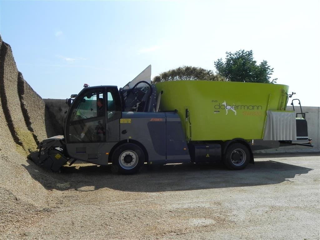 Futterverteilwagen des Typs Storti Dobermann  selvkørende 22" AS, Gebrauchtmaschine in Randers Sv (Bild 1)