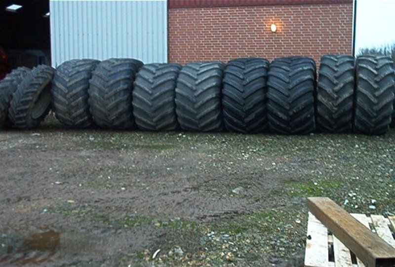 Mähdrescher des Typs CLAAS 1050/50-32 michelin, Gebrauchtmaschine in Hjortshøj (Bild 3)