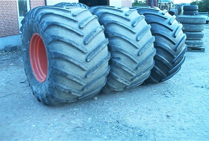 Mähdrescher des Typs CLAAS 1050/50-32 michelin, Gebrauchtmaschine in Hjortshøj (Bild 4)