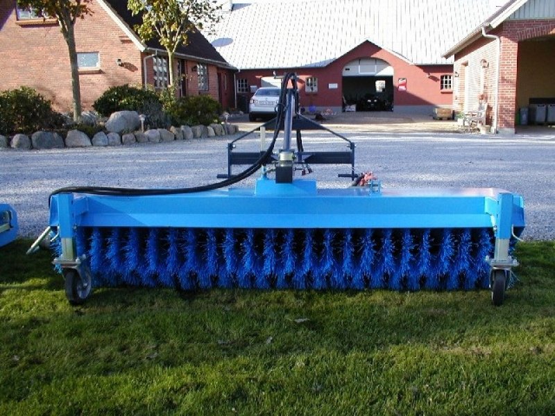 Anbaukehrmaschine des Typs Saphir FKM 231, Gebrauchtmaschine in Haderslev (Bild 1)