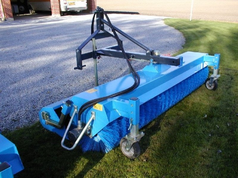 Anbaukehrmaschine des Typs Saphir FKM 231, Gebrauchtmaschine in Haderslev (Bild 2)