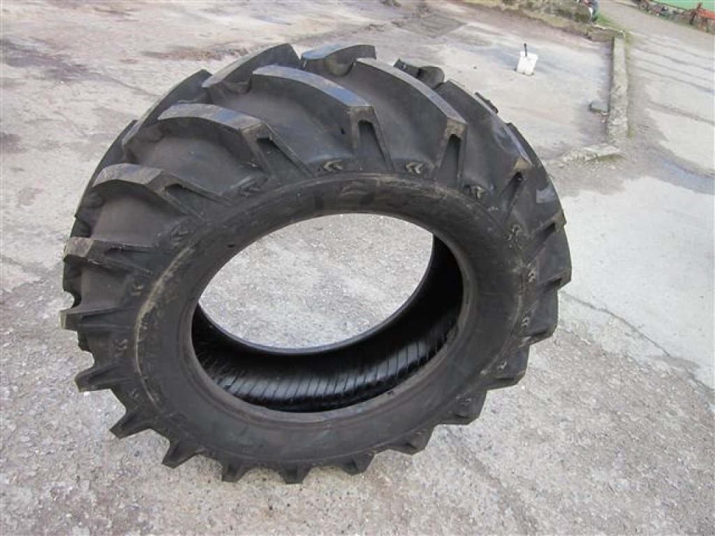 Reifen des Typs Dunlop 14,9x28, Gebrauchtmaschine in Aabenraa (Bild 1)