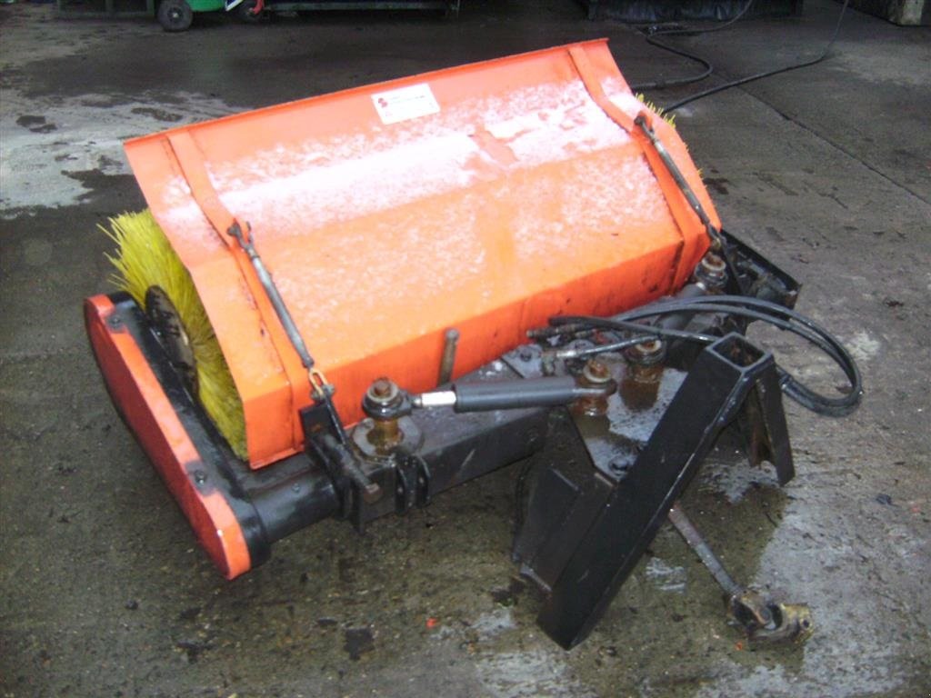 Anbaukehrmaschine des Typs GMR FF 1300P, Gebrauchtmaschine in Helsinge (Bild 1)