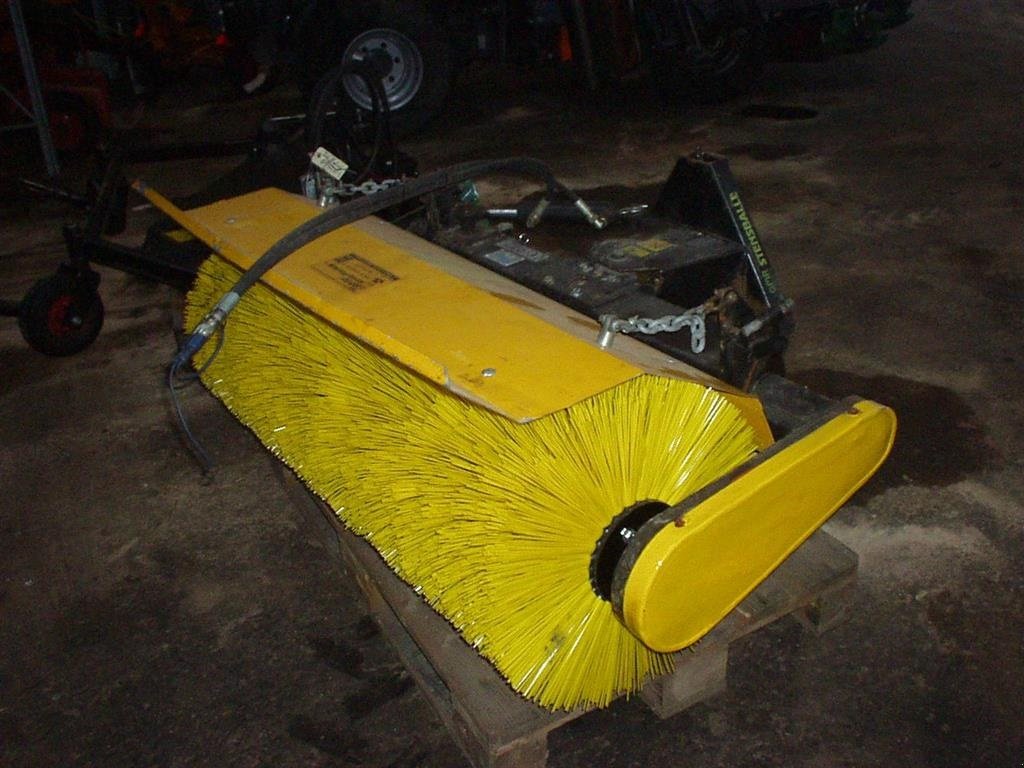 Anbaukehrmaschine des Typs GMR FF 1200 LSA, Gebrauchtmaschine in Helsinge (Bild 1)