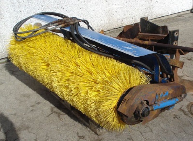 Anbaukehrmaschine des Typs Sonstige 1,7 m fejemaskine, Gebrauchtmaschine in Helsinge (Bild 1)