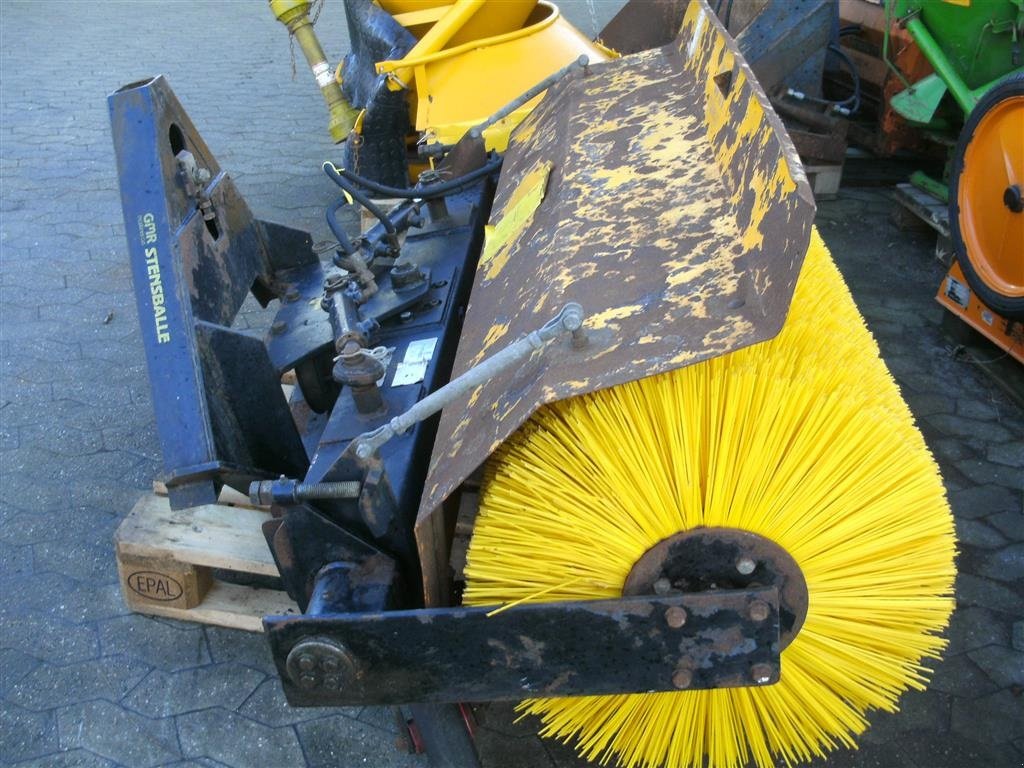 Anbaukehrmaschine des Typs GMR FF1700P, Gebrauchtmaschine in Helsinge (Bild 1)