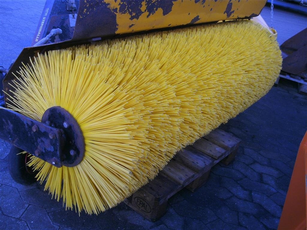 Anbaukehrmaschine des Typs GMR FF1700P, Gebrauchtmaschine in Helsinge (Bild 2)