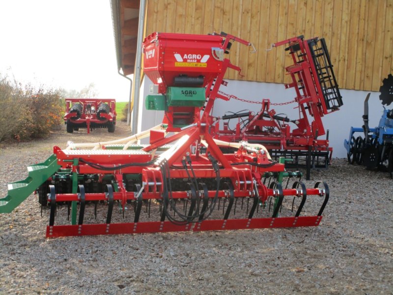 Striegel mit Nachsaateinrichtung des Typs Agro-Masz Grass 300, Neumaschine in Cham (Bild 1)